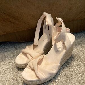 Tom’s Marisela Wedge size 6.5